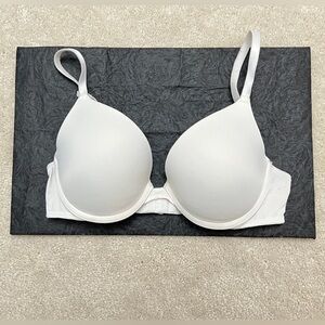 Y2K Victoria’s Secret PINK White Wear Everywhere T Shirt Lightly Lined Bra 34B